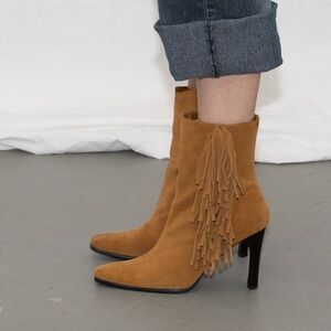 Y2k brown fringe leather boots with heel size 9 predictions